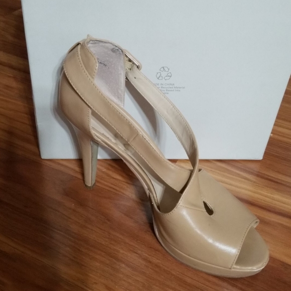 High heels - Picture 2 of 4